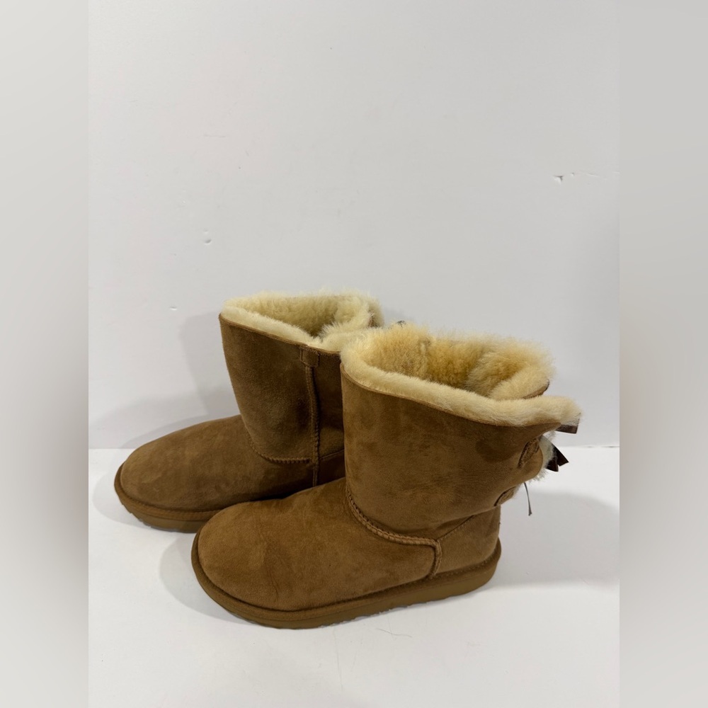 UGG Bailey Bow II Chestnut Boots Women Size 5 Brown Sheepskin Suede - Picture 4 of 11